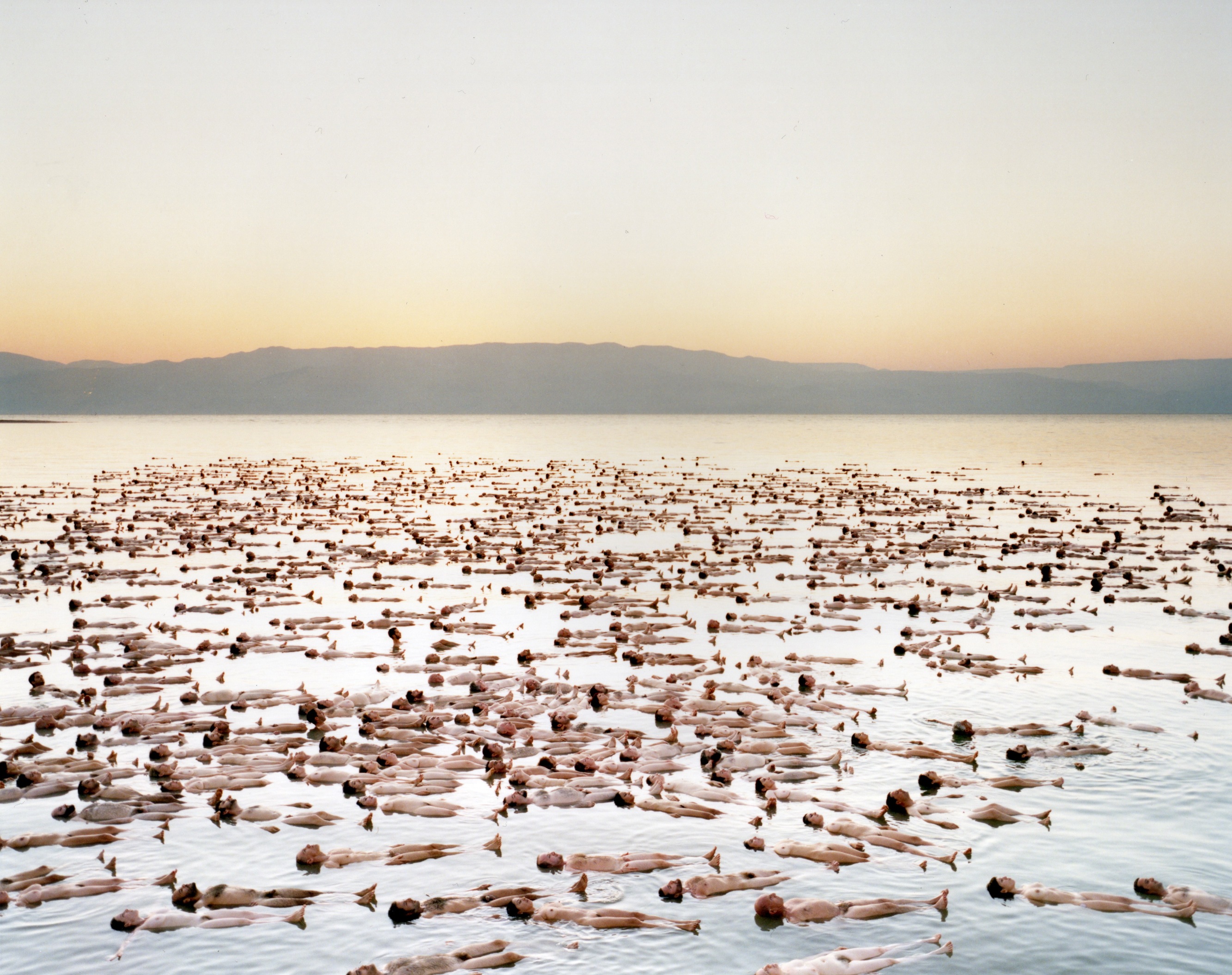 Balita.com » Dead Sea hosts mass nude photo shoot